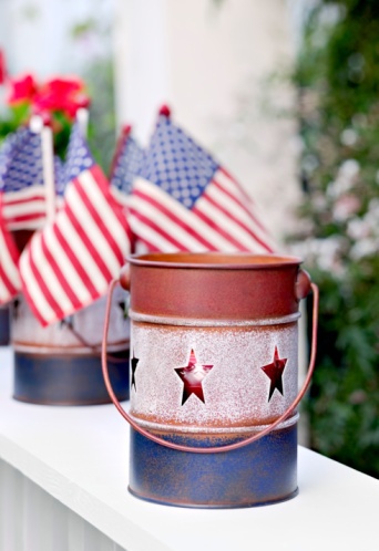 ThinkstockPhotos-76762640-memorial_day_decor