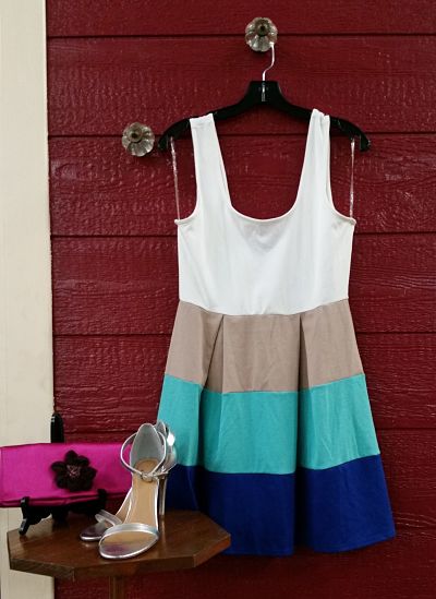 short_summer_dress_and_sandals