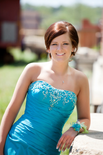 Girl_In_Prom_dress_149328106