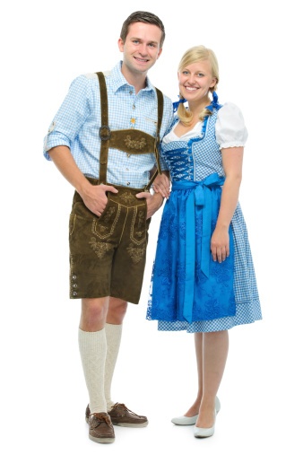 couple_dressed_in_Oktoberfest_outfits