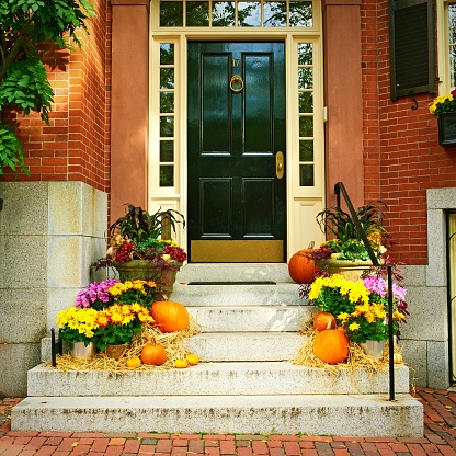 front_porch_decorated_for_fall