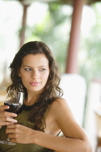 woman_drinking_wine